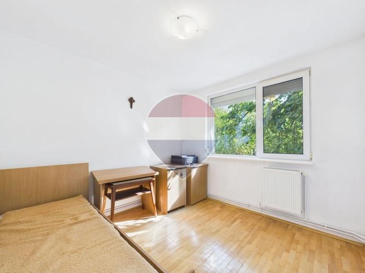 Apartament cu 3 camere decomandat, mobilat în Titan