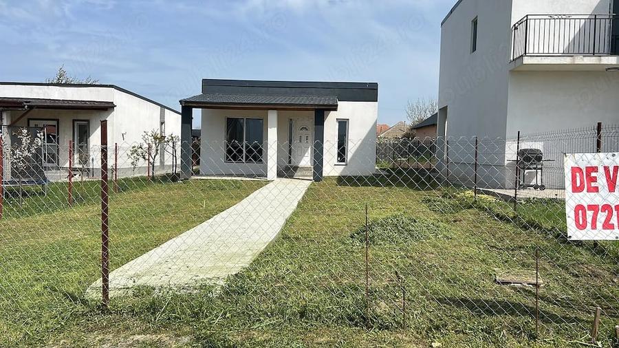 Casă cu 3 camere cu Teren 300 Mp în Corbu
