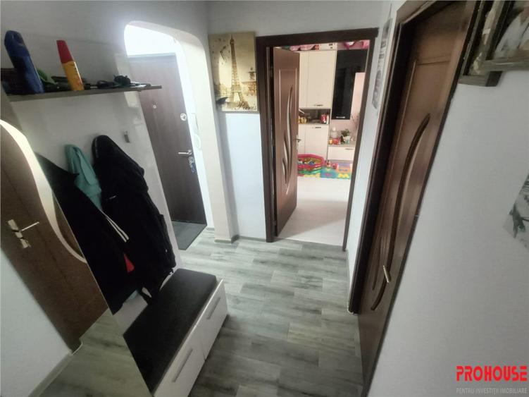 Apartament cu 3 camere decomandat în Mioriței