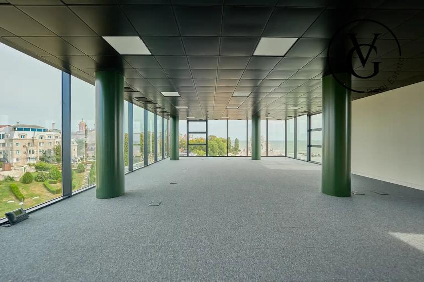 Spațiu comercial, de 963.90002441406 mp, în Peninsula