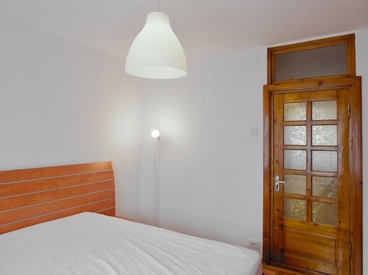 Apartament cu 3 camere decomandat, mobilat în Central