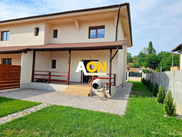 Duplex cu 4 camere cu Canalizare în Sud
