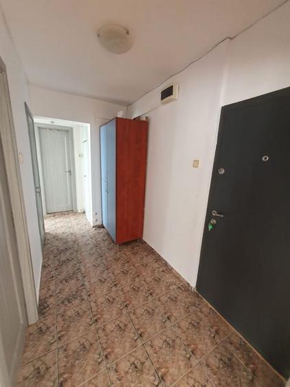 Apartament cu 2 camere decomandat în Apărătorii Patriei