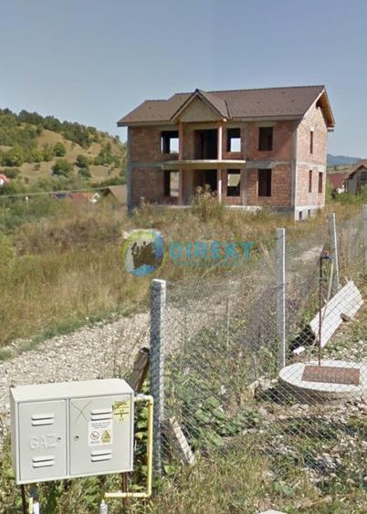 Casă individuală cu 8 camere cu Teren 900 Mp în Nord-Vest