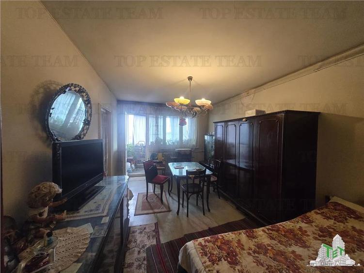 Apartament cu 3 camere decomandat în Drumul Taberei