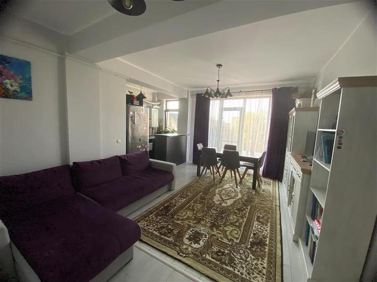 Apartament cu 3 camere decomandat în Aeroport