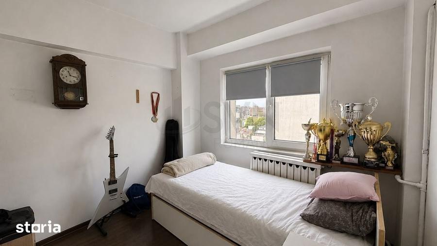 Apartament cu 4 camere decomandat în Tei