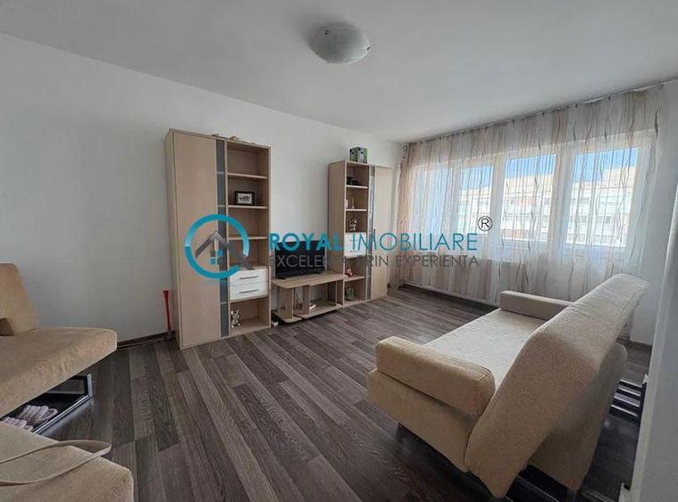 Royal Imobiliare - Vanzare Apartament zona Vest - 1