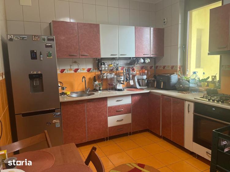 Apartament cu 3 camere decomandat în Dămăroaia