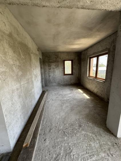 Casă individuală cu 7 camere cu Teren 2274 Mp în Târgșoru Vechi