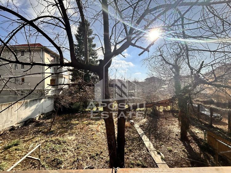 Casă individuală cu 6 camere cu Canalizare în Bălcescu