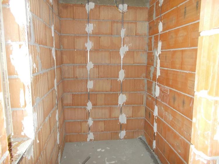 Casă cu 4 camere cu Teren 300 Mp în Dumbrăvița