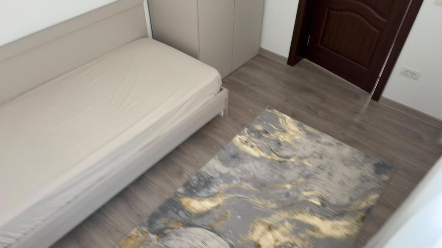 Apartament cu 3 camere decomandat în Peninsula