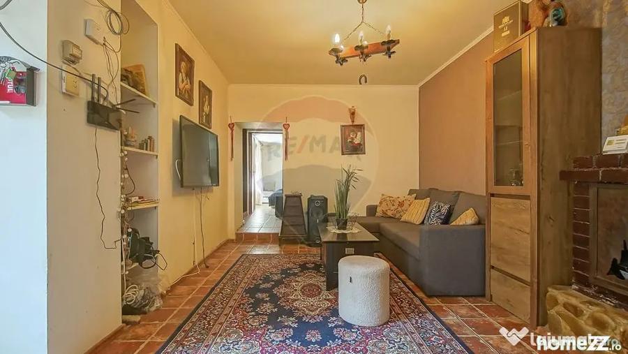 Casă cu 7 camere cu Teren 450 Mp în Caragiale