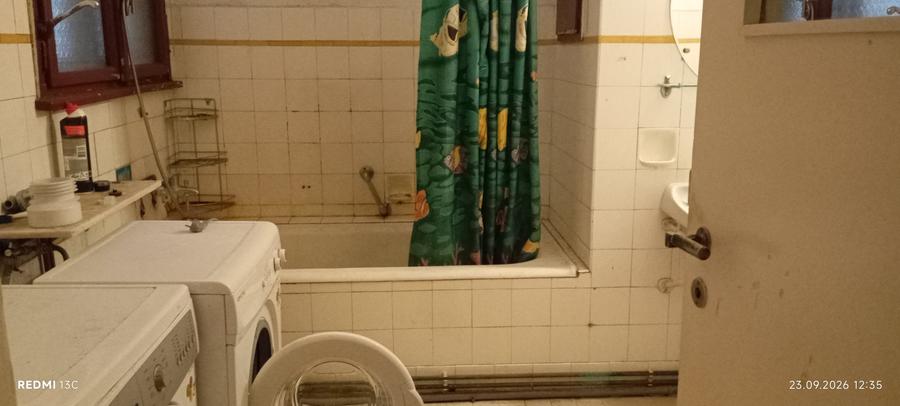 Apartament cu 4 camere semidecomandat în P-ța Romană