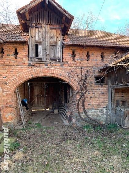 Casă cu 3 camere în Novaci