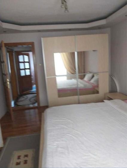 Apartament cu 3 camere decomandat în Micro 16