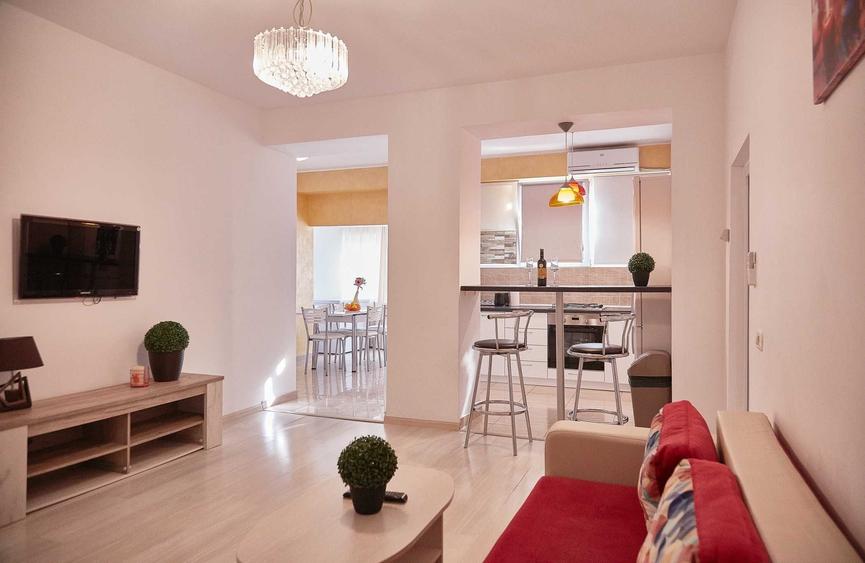 Apartament cu 4 camere decomandat în Faleza Nord