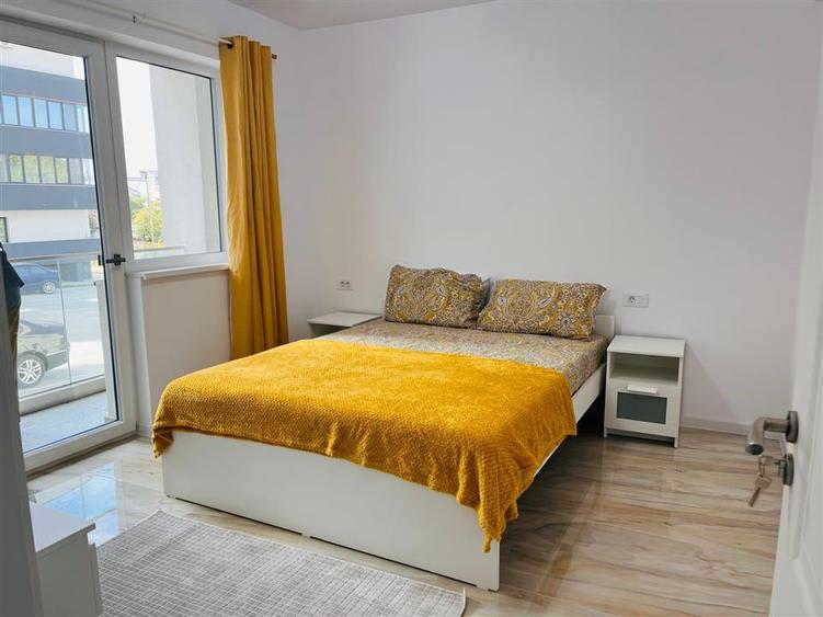 Apartament cu 2 camere semidecomandat, mobilat în Calea București