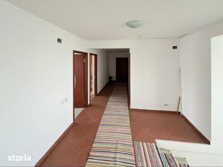 Casă cu 6 camere cu Teren 2300 Mp în Iepurești