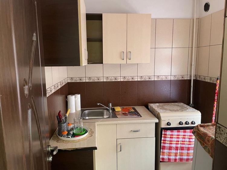Garsonieră decomandată în 9 Mai