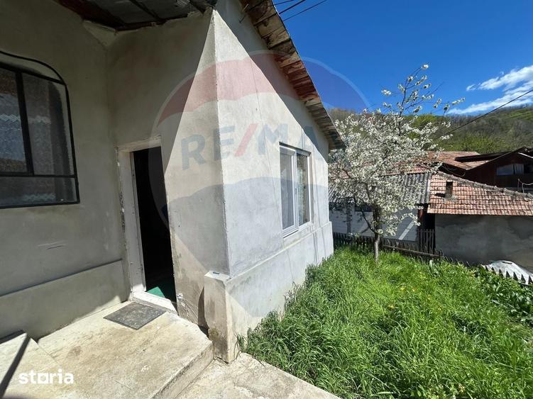 Casă cu 4 camere cu Teren 700 Mp în Chiojdu