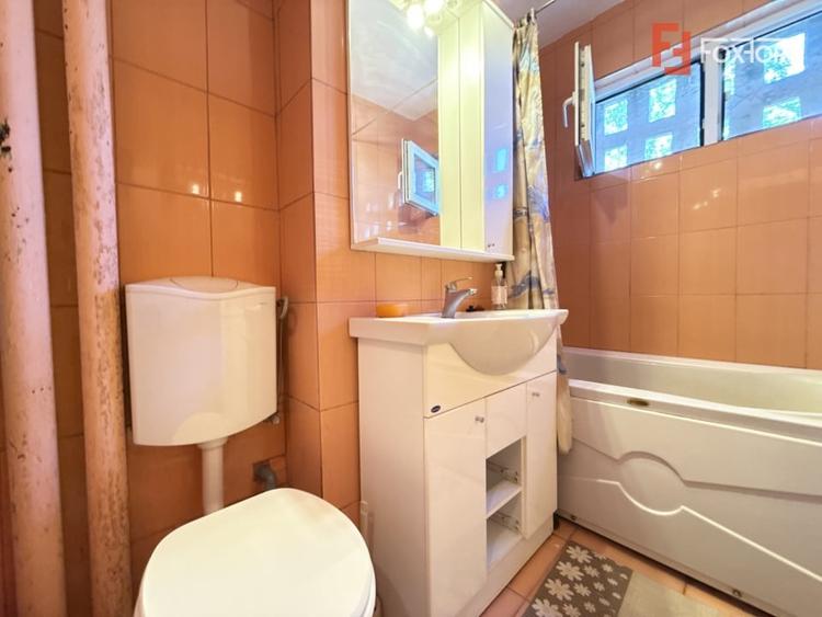 Apartament cu 3 camere semidecomandat, mobilat în Dacia