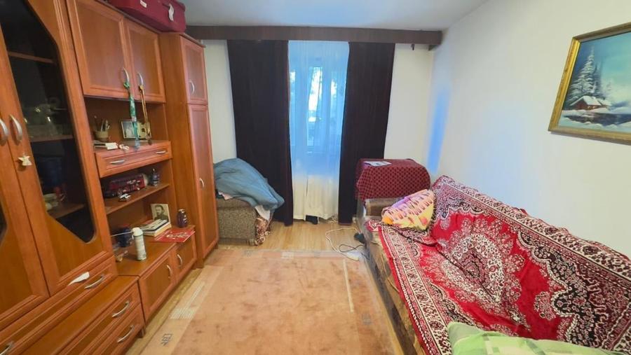Apartament cu 3 camere decomandat în Noua