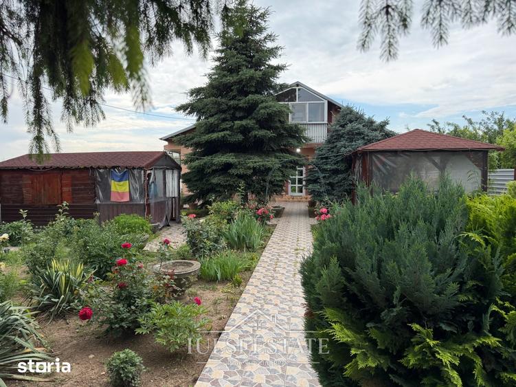 Casă cu 3 camere cu Teren 1210 Mp în Tinosu