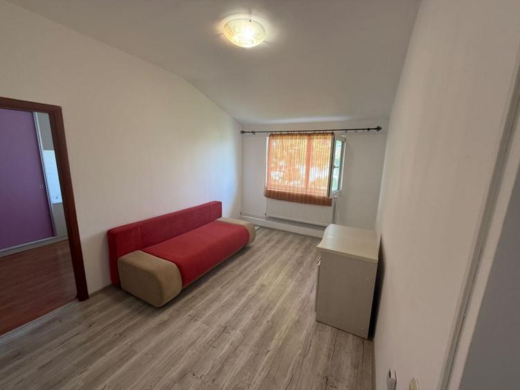 Apartament cu 3 camere semidecomandat, mobilat în Km 4-5