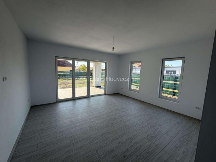DUPLEX DE VÂNZARE ÎN SĂCĂLAZ MUTARE RAPIDĂ