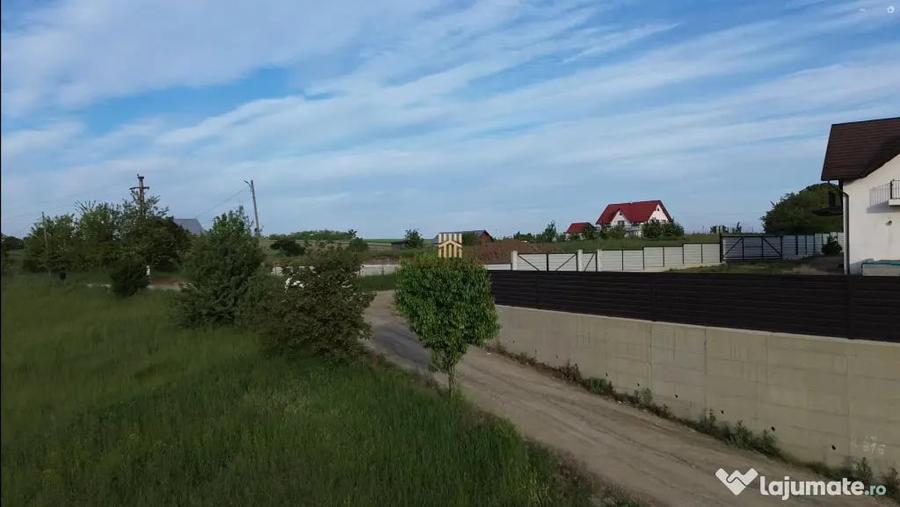 Teren intravilan in oras Siret 1100 mp! De ! 0727817187 - 7