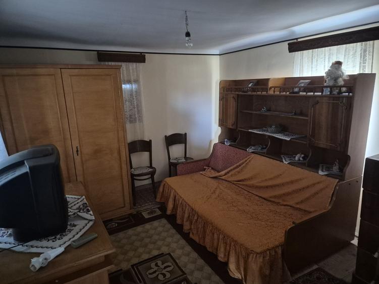 Casă cu 3 camere în Gropșani