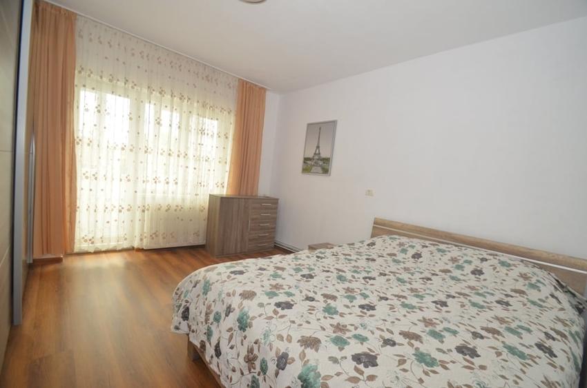 Apartament cu 3 camere decomandat în Bălcescu