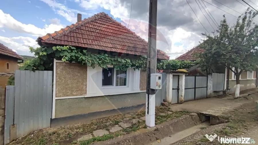 Casă cu 4 camere cu Teren 1710 Mp în Fonău