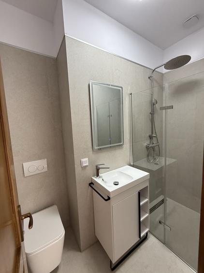 Casă cu 4 camere cu Teren 100 Mp în Central