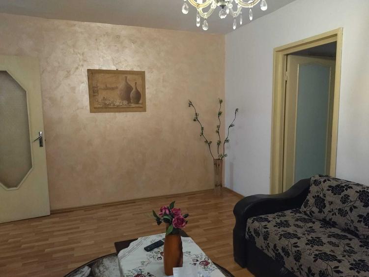 Casă cu 2 camere decomandat în Central