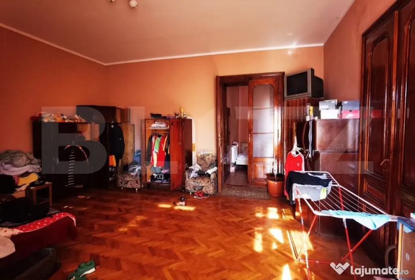 Apartament cu 4 camere semidecomandat în Traian