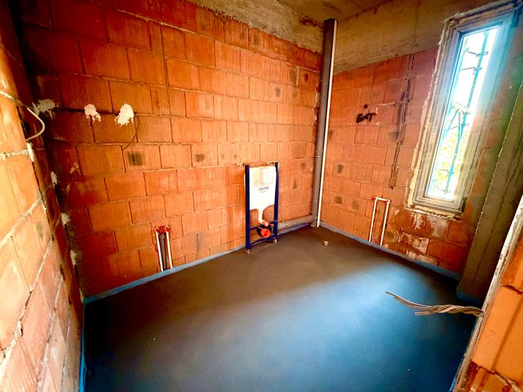 Casă individuală cu 4 camere cu Canalizare în Sud