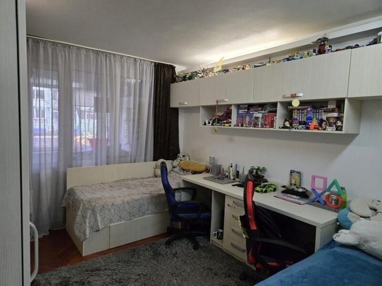 Apartament cu 3 camere semidecomandat, mobilat în Brâncoveanu