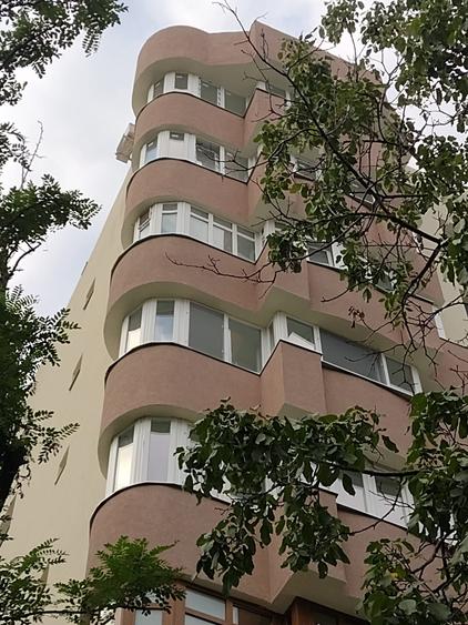 Apartament cu 3 camere decomandat în Obor