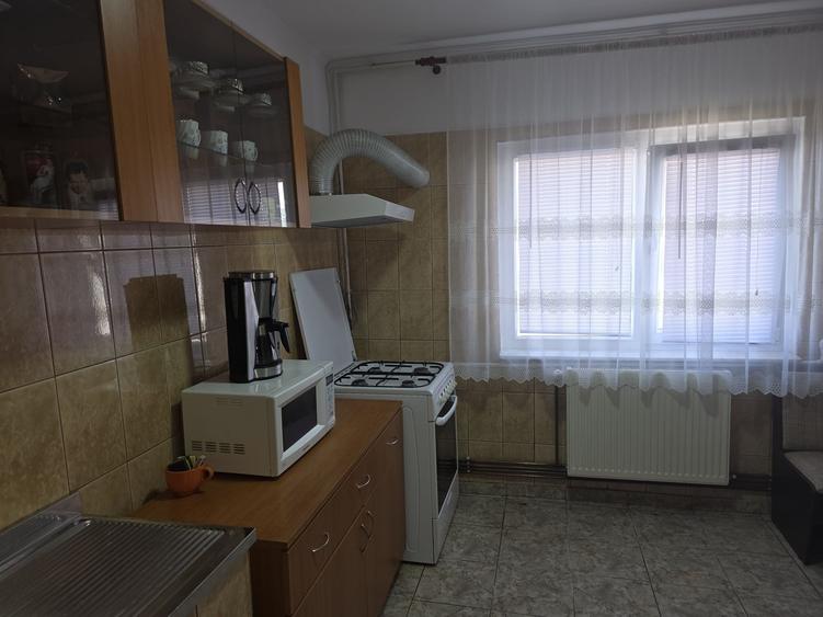 Apartament cu 3 camere decomandat în Găvana