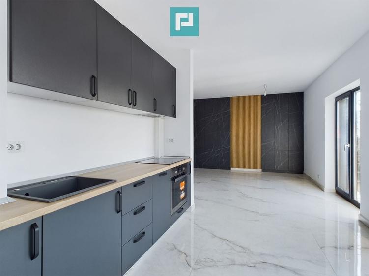 Penthouse cu 3 camere decomandat, mobilat în Central