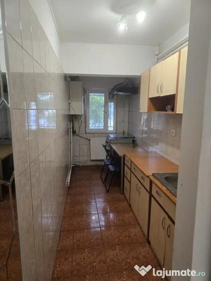 Garsonieră decomandată în Nord