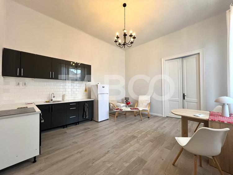 Apartament cu 3 camere semidecomandat, mobilat în Central