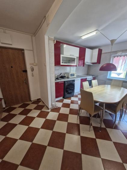 Apartament cu 4 camere decomandat în Timpuri Noi