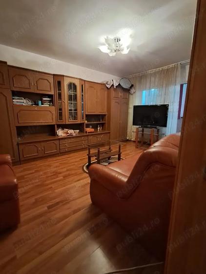 Apartament cu 3 camere decomandat în Metalurgie