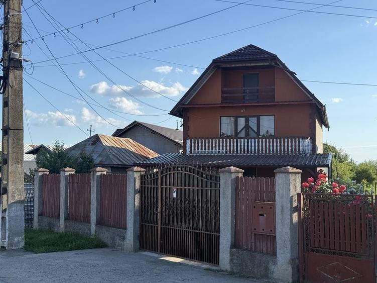 Casă cu 4 camere în Bucov
