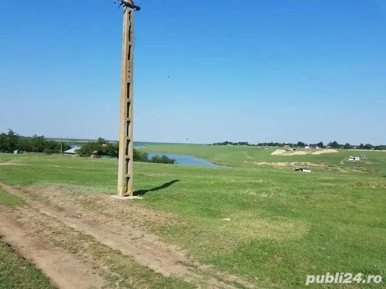 Teren de 1000 mp, în Valea Argovei