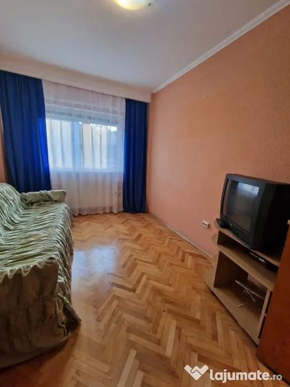 Apartament cu 3 camere decomandat în Vest